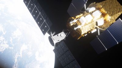 Ilustración artística de la nave robótica LINK de Katalyst Space acercándose al Observatorio Neil Gehrels Swift de la NASA en órbita terrestre baja.