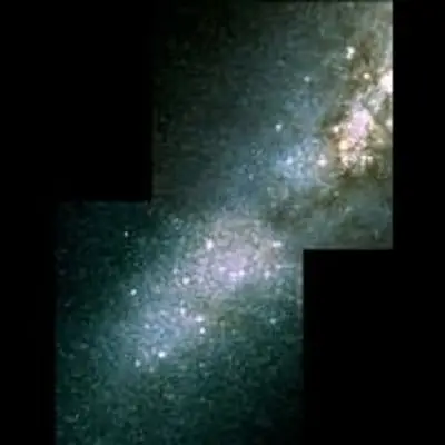 The Heart of the Galaxy M82 in Infrared Light