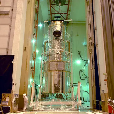Ready to Go: Hubble Awaits the Trip to Space (1989)