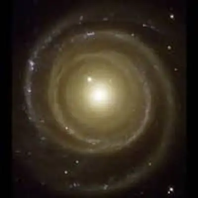 Spiral Galaxy NGC 4622 Spins "Backwards"