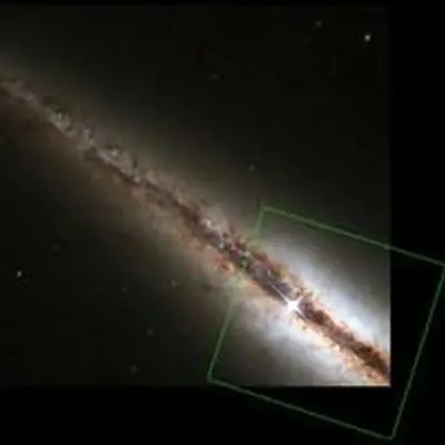 HST/WFPC2 Visible-Light Image of NGC 4013 with Outline of the NICMOS Infrared-Light Image