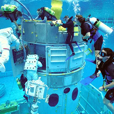 Water Walk: Training for a Hubble Mission (1999)