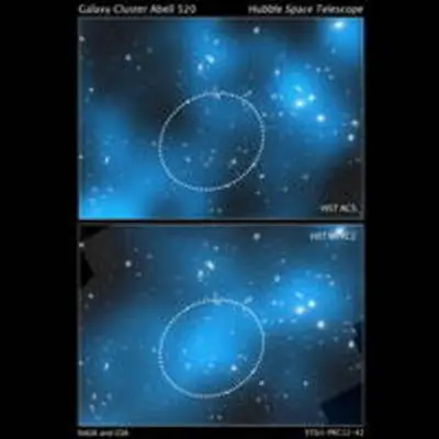 Mapping the dark matter in the core of galaxy cluster Abell 520