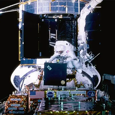 Astronauts Install STIS During Second Hubble Servicing Mission
