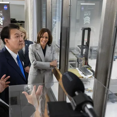 Vice President Harris and President Yoon at GSFC