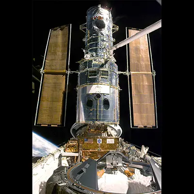Hubble Docked with Discovery (1999)