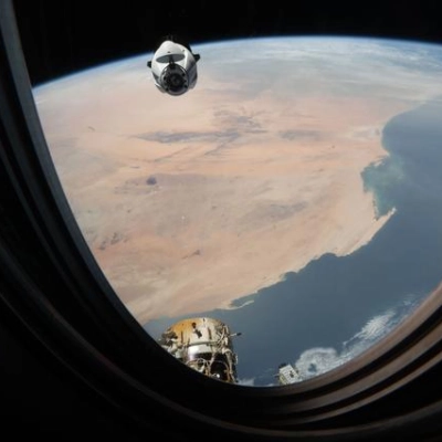 A SpaceX Dragon cargo spacecraft approaches the International Space Station
