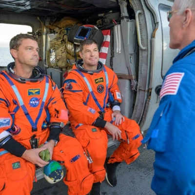 NASA astronaut Reid Wiseman, Artemis II commander, left, and CSA (Canadian Space Agency) astronaut Jeremy Hansen, Artemis II mission specialist,...