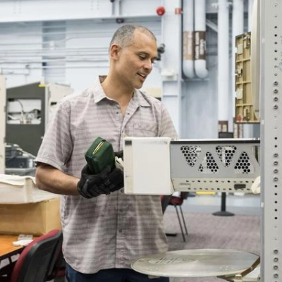 NASA astronaut familiarizes himself with science harwdare