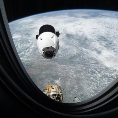 A SpaceX Dragon cargo spacecraft approaches the International Space Station