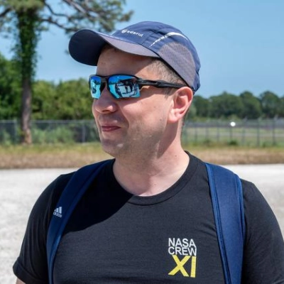 Cosmonaut Oleg Platonov participates in a training session at the Kennedy Space Center