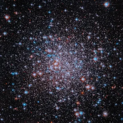 NASA’s Hubble Spies Stellar Sparkler for July 4th