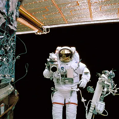 Camera Crew: Taking Pictures of the Mission (1997)