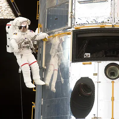 Hanging Out With Hubble (2009)